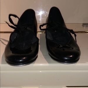 BRAND NEW TAP SHOES FOR LITTLE GIRL!